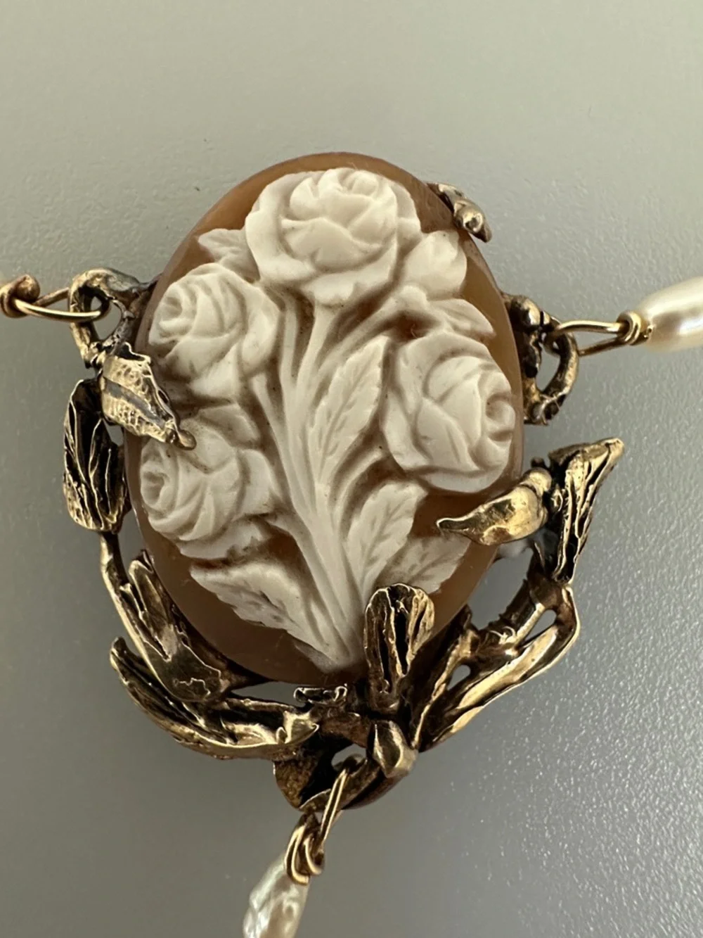 Estate 14k real solid Gold chain Necklace with White Carved Rose Cameo real Peal